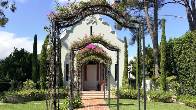 Fynbosch Cottage entrance with lion crest and bougainvillea